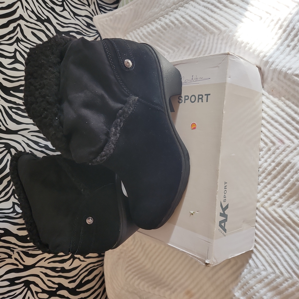 Price 🔻brand new with box suede Anne Klein boots